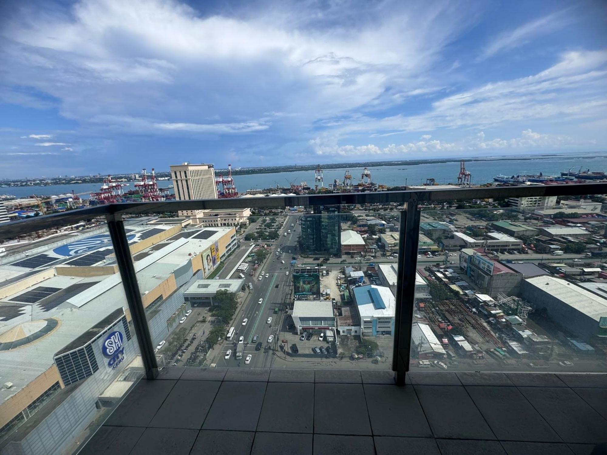 Luxanos Condo Place- Sunvida Tower Cebu Exterior photo